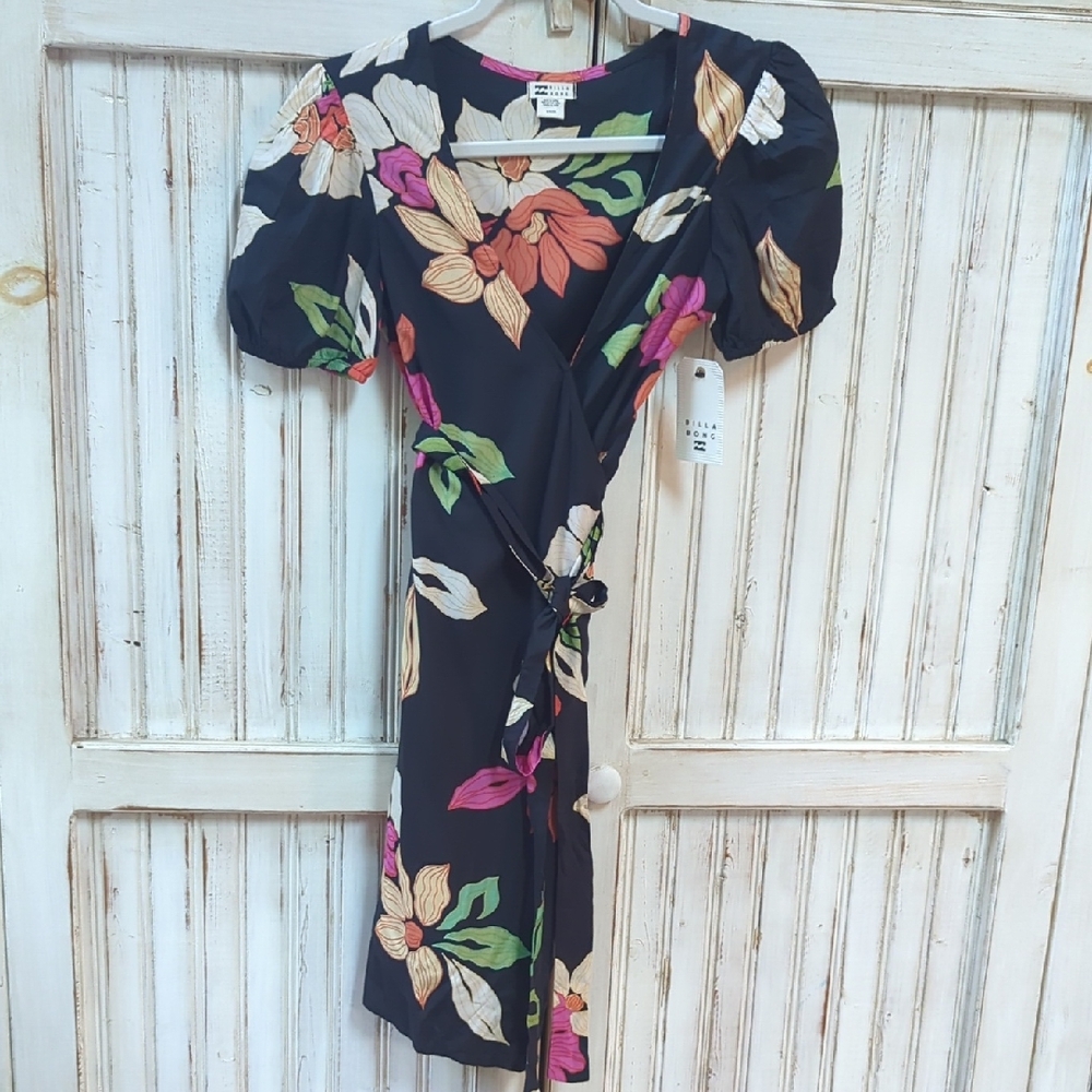 Billabong, Black Short Sleeve Floral Wrap Dress. Small